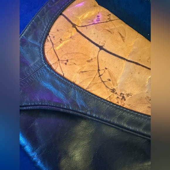 VINTAGE 80’s unique Leather DOVE purse - Picture 3 of 12